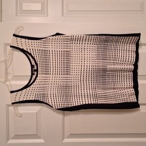 Sz. L Nic+Zoe Black and White Sleeveless Knit Top